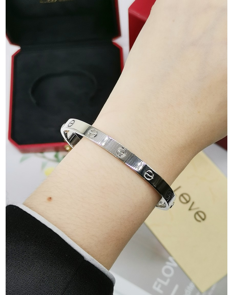 Cartier second deals hand love bracelet